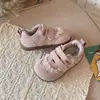 Zapatillas Deportivas Alemanas de Entrenamiento para Niños 2026 Otoño Nuevas Malla Transpirable Superficie Niñas Suela Suave Antideslizante Velcro Zapatillas Deportivas