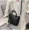 Bolsa Saco Urbana Simples Outono 2026 Feminina de Couro PU Bolsa de Mão Tamanho Médio Ombro Único Transversal Pequena Bolsa Tote