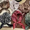 Pañuelo Cuadrado Rojo Atmosférico para Mujer 2025 Primavera, Verano y Otoño Nuevo Estilo Lujo Accesible Algodón y Lino de Alta Calidad Pañuelo Transpirable
