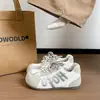Tênis casuais com sola grossa para aumentar a altura, fecho de velcro, para mulheres, novidade da primavera de 2026, mocassins versáteis estilo vintage, feios e fofos, com biqueira larga