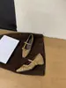 []2026 Otoño Nuevos Zapatos de Mujer Aumentadores de Altura Interior Gamuza Hebilla Cruzada Punta Cuadrada de Una Correa Zapatos Individuales Zapatos de Mujer