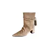 Botines Elegantes Franceses de Gamuza con Borlas Traseras, Tacón Grueso de Tacón Alto, Punta Cuadrada, Estilo Nuevo Otoño/Invierno 2026