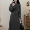 Conjunto de dos piezas de cárdigan de punto de estilo casual y falda para mujer, nueva colección de otoño e invierno, adecuado para cuerpo con forma de pera, disimula y estiliza la figura
