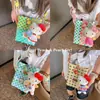 Hd6220A05 Bolsa Tejida de Plástico Colorida de Hello Kitty Dibujos Animados Linda Bolso Cruzado Bolso de Mano para Salir al Trabajo Bolsa de Cesta de Verduras