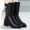 Zapatos de madre marrones 2021 Invierno nuevos de cuero suave cálidos de algodón botas con forro de felpa botas de media pantorrilla botas de algodón para mediana edad y ancianos