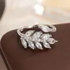 Colección de Anillos de Latón Plateado con Circonita de Moda Más Vendidos, Anillos de Plata de Lujo Ligero Transfronterizos, Versátiles para el Uso Diario