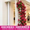 Enredaderas de rosas artificiales, plástico al por mayor, enredaderas de flores falsas para decorar conductos de aire acondicionado, techos y decoraciones de bodas, arreglos florales de rosas