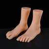 Modelo de Pie Femenino Color de Piel Esmalte Zapatos Planos Suela Cinco Dedos Calcetines Pantuflas Sandalias Exhibición Modelo de Pie Pie Suave Transmisión en Vivo Modelo de Pie