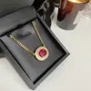 Versa retro nuevo collar de corindón rojo 10*12 bañado en oro real de 18K disco de diamante completo cadena para la clavícula de temperamento de lujo