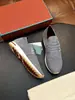 Zapatos casuales para correr para hombre de lujo ligero transfronterizos, slip-on, zapatos transpirables de punto fly y cuero empalmado, zapatos de moda sin cordones para hombre