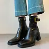 Botas curtas de bico quadrado com fivela de metal para outono e inverno para mulheres, saltos altos grossos, botas de couro bovino de camada única, botas de couro elegantes para mulheres para o trabalho, em estoque na fábrica