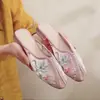 [Camisa verde] Primavera de 2024 novo casual de Pequim antigo sapatos bordados estilo étnico bordados sola macia sapatos femininos retrô de camada única