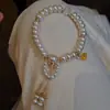 Nuevo y único brazalete geométrico brillante con un exquisito diseño de nicho, brazalete ajustable versátil de color dopamina con botón de presión