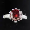 Anillo de Boda Versa Lujo Ligero Queen Chapado en Oro de 18K Microincrustado con Pequeño Diamante Roto Diamante de Circonio Rojo Anillo Abierto Ajustable