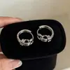 Elegante HerederaEstilo Fresco Bolso de Lunares Plateados Arete Arete Único Mujer 2026 Aretes Súper Hermosos