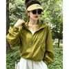 Chaqueta con capucha de alta gama para principios de otoño 2026 para mujer, cárdigan fino transpirable casual, top versátil para exteriores para personas petite