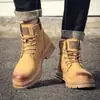 Botas Amarillas de Estilo Nuevo para Invierno 2026 con Forro de Felpa para Hombre, Botas de Trabajo Retro Desgastadas de Suela Gruesa, Botas de Algodón Cálidas de Caña Alta