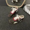 Zapatillas de entrenamiento alemanas de color block retro para mujer, nuevo modelo otoño 2026, zapatos casuales que aumentan la altura, zapatillas deportivas ligeras de suela suave para mujer, a la moda