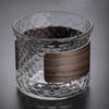Copo de chá pequeno listrado de vidro com lascas de madeira conjunto de chá kung fu copo pequeno transparente com padrão de martelo copo anti-escaldante isolamento térmico 130ml