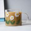 Ins estilo pequeno fresco e bonito coração da menina flor desenhos animados com alça de suco de leite borossilicato copo de água de vidro