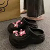Acessórios DIY Urso de Diamante Sapatos de Caverna Fofos Sandálias de Solado Grosso Sandálias de Verão Femininas para Usar de Duas Formas com Sensação de Cocô