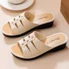 2026 Nuevo Estilo Cómodas Zapatillas Suaves para Mamá para Mujer, Sandalias de Verano Antideslizantes Resistentes al Desgaste para Exteriores para Mujeres de Mediana Edad y Mayores, Zapatillas Versátiles para Mujer