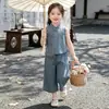 Conjunto de Verão para Meninas 2026 Novo Estiloso Sem Mangas Estilo Chinês Jeans Casual Conjunto de Duas Peças para Meninas Moda de Verão Tendência