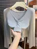 Camiseta de Manga Larga con Cuello en V Retorcido para Mujer, Nuevo Estilo 2026, Camiseta Básica Reductora de Edad y Adelgazante, Top de Moda Versátil y Tendencia