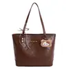 Bolso Retro Mate de Moda para Mujer 2025 Nuevo Bolso de Hombro de Gran Capacidad para Viajes Diarios Popular Bolso Tote Cubo con Relieve