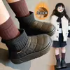 Zapatos de algodón forrados de felpa para niños, nuevos botines de invierno 2025 para niñas, botas de algodón para niños, botas de nieve gruesas y cálidas para niñas.