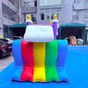 Castillo inflable con tobogán de color morado, trampolín inflable de dibujos animados de nubes y arcoíris, atrayendo clientes al centro comercial para entretenimiento infantil