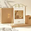 Ornamento de Mesa Cultural e Criativo Estilo Chinês Cidade Proibida Presentes Publicitários de Madeira Calendário do Ano do Cavalo Calendário de Mesa Personalizado de Ferro e Madeira Sólida