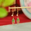 Yuebao Jewelry S925 Prata Esterlina Banhado A Ouro Pérola Hetian Jasper Vintage Cloisonne Brincos Folha Gancho De Orelha De Folha