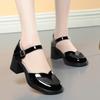 Zapatos de mujer de una sola capa con hebilla 2023 Nuevos zapatos huecos tacón grueso zapatos de verano para mujer zapatos de madre sandalias de malla de punta cerrada