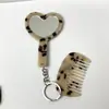 Nuevo Set de Espejo y Peine en Forma de Corazón, Accesorio de Bolso Simple y Versátil, Llavero de Peine con Mango Portátil