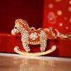 Estilo Zodíaco Chinês Chaveiro de Cavalo com Pedras Strass Acessório Argola de Chaveiro Cavalo de Madeira Presente de Negócios Pingente para Bolsa