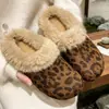 Chinelos peludos estilo francês, estilo Birkenstock, para mulheres, nova coleção primavera 2026, design de calçar, forrados com fleece para aquecimento e com bico fechado