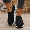 Fabricantes de calçados transfronteiriços fornecem diretamente calçados casuais femininos, sola plana, sola grossa, velcro trançado, tênis Torre Amazon