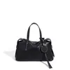 Bolsa de Mão de Couro Bovino de Primeira Camada Nicho de Luxo, Bolsa Feminina Estilo Coreano, Bolsa Estilo Bowling, Bolsa Transversal de Couro Genuíno para o Dia a Dia Almofadada