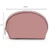 Bolsa de aseo semi-circular de concha de PU al por mayor, bolsa de cosméticos, bolsa portátil de viaje para lápiz labial, brocha de maquillaje, bolsa de cosméticos