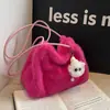 Bolsa de Balde Peluda Nova Transfronteiriça para Mulheres Estilo Coreano Outono e Inverno Bolsa de Ombro de Alto Padrão Design de Nicho Bolsa de Mão para o Dia a Dia