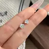 Pendientes de Plata de Ley S925 con Flor Pequeña Asimétrica y Mariposa, Dulces y Sencillos, Estilo de Nicho Cotidiano, Versátiles para Estudiantes, Pendientes Amigables con el Oído