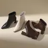 Elegante y moderno 2026 Colección de otoño/invierno estilo coreano: botines de punta fina con tacón grueso, zapatos de tacón alto de cuero para mujer, botas de ajuste ceñido