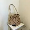 Bolso de mano de moda estilo coreano para mujer, nueva colección 2026, bolso tipo cubo con cordón de lunares, moderno, ligero y exquisito bolso cruzado para uso diario