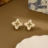 TikTok Live Más Vendidos Pendientes de Trébol de Cuatro Hojas Huecos de Zirconia Estilo Avanzado Pendientes de Aguja de Plata S925 Pendientes Simples