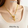 Cadena de clavícula vietnamita de lujo ligero chapada en oro con una cruz de iris y un trébol de cuatro hojas colgante, una pieza de joyería de color dorado, microincrustada, que no se decolora fácilmente