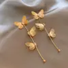 Pendientes de Borla de Mariposa Dorada Tridimensional Estilo Femenino Lujo Ligero Pendientes de Alto Nivel Sentido del Diseño Pendientes Exagerados para Rostro Delgado