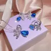 Livro Vermelho Pequeno Vídeo Curto Mais Vendido Mesmo Estilo Conjunto de Três Peças Moda Brincos de Argola com Pingente Brincos Colar Joia em Formato de Laço