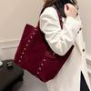 Bolsa Transfronteiriça Feminina Nova Nicho Retrô Rebite Hottie Bolsa Tote de Ombro para o Dia a Dia Grande Capacidade Bolsa de Braço Suede