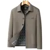 Chaqueta de hombre transfronteriza otoño/invierno 2026, estilo business casual, con cuello alto, acolchada para mayor calidez y diseñada para hombres de mediana edad